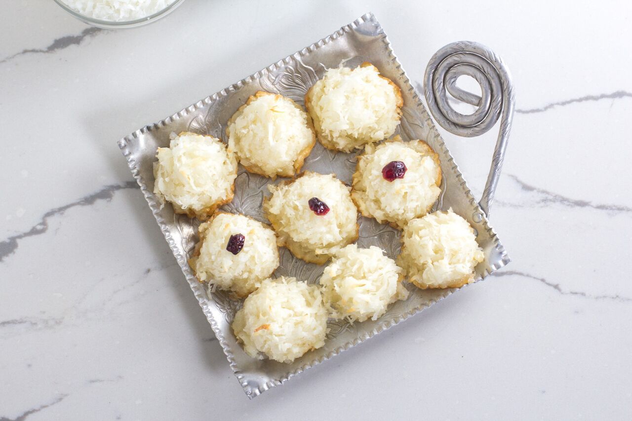 Low FODMAP Coconut Snowballs