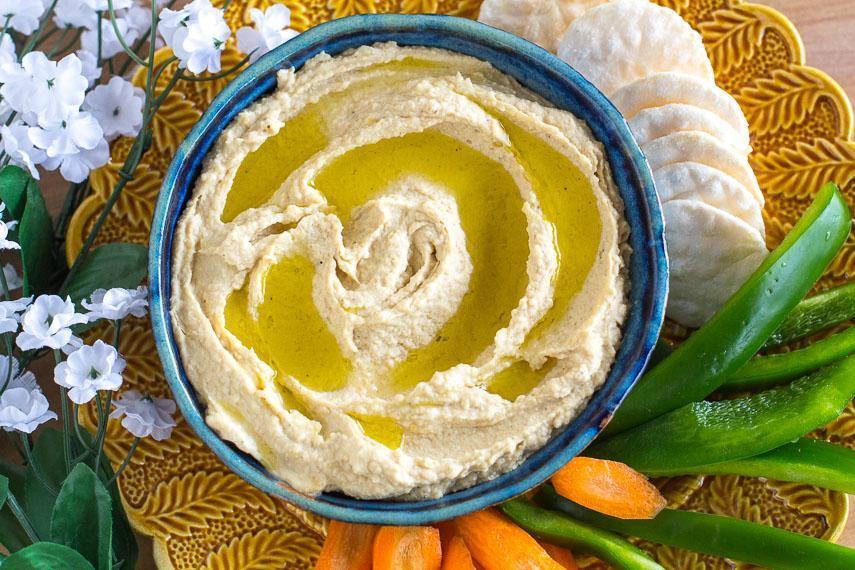 Garlicky Low FODMAP Hummus Recipe