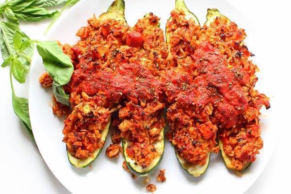 Low-FODMAP-Stuffed-Zucchini-Boats