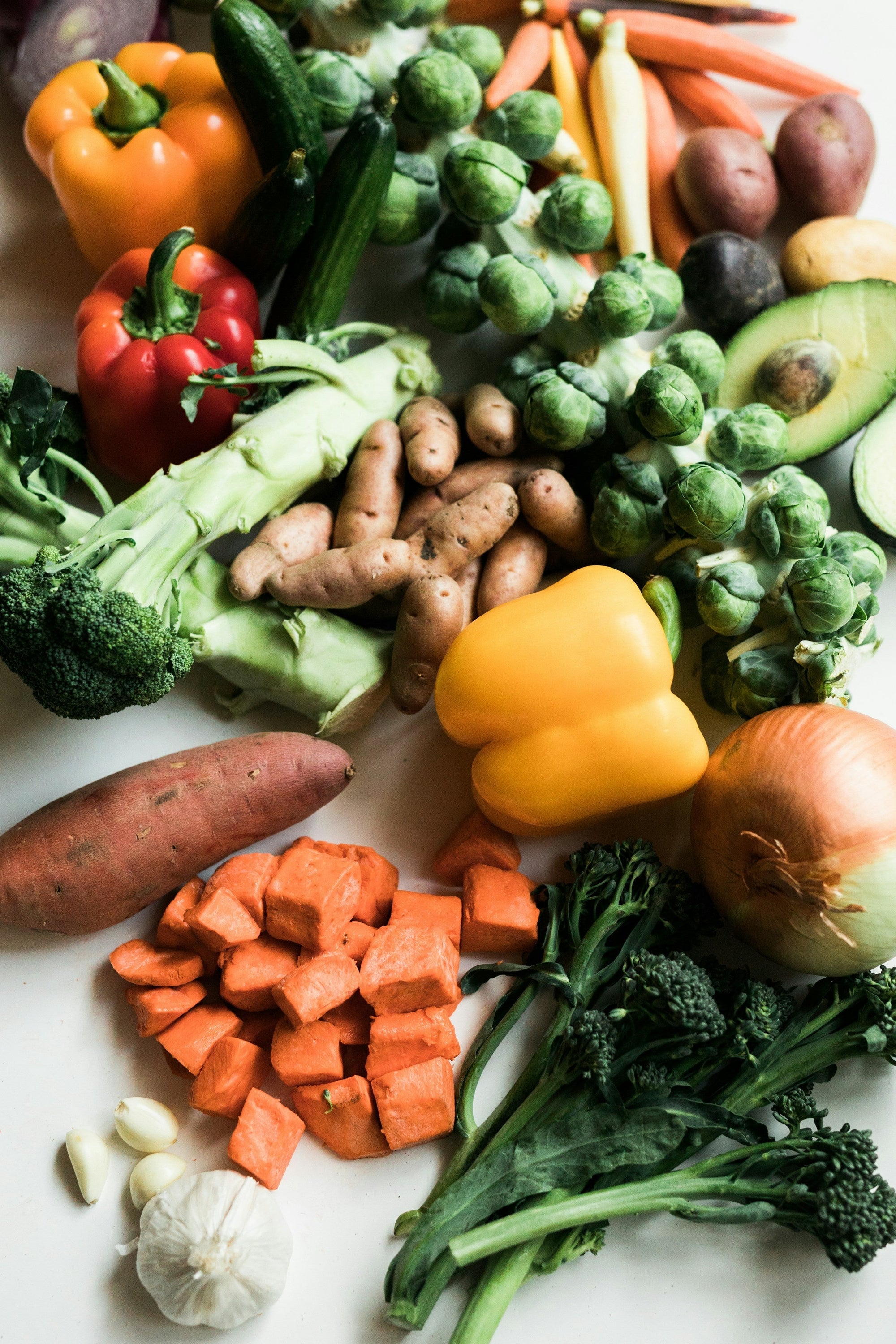 Sliced carrots and leafy greens — Low FODMAP vegetables safe for acid reflux and IBS dietary management 