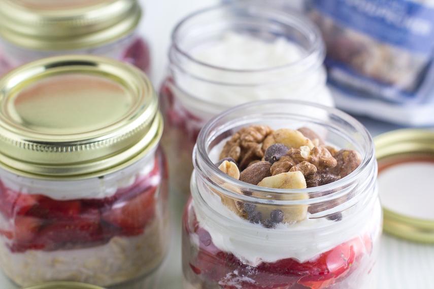 Low FODMAP Overnight Oats with Berries